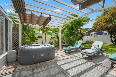 2705 2nd Avenue W Bradenton FL 34205
