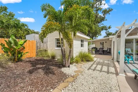 2705 2nd Avenue W Bradenton FL 34205