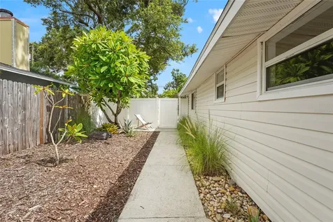 2705 2nd Avenue W Bradenton FL 34205