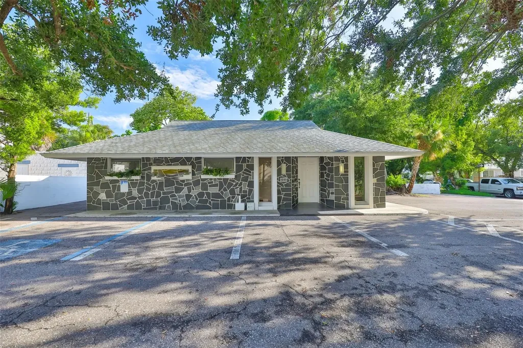 1033 7th Avenue N St Petersburg FL 33705
