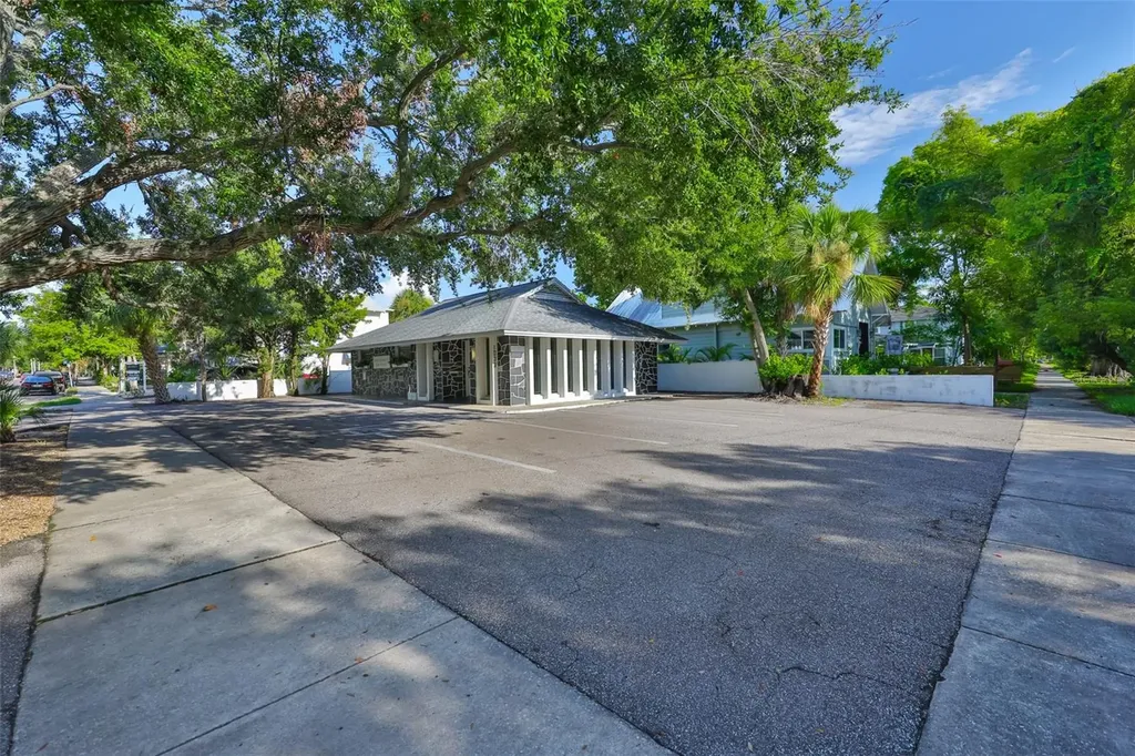 1033 7th Avenue N St Petersburg FL 33705