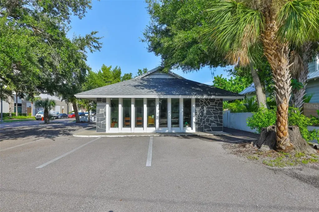 1033 7th Avenue N St Petersburg FL 33705