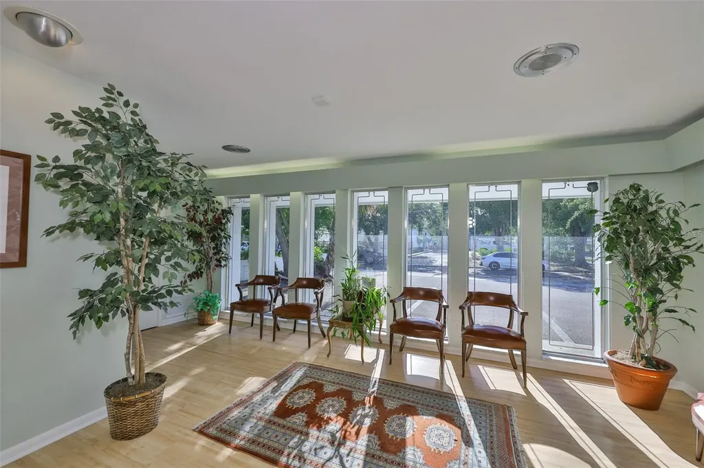 1033 7th Avenue N St Petersburg FL 33705