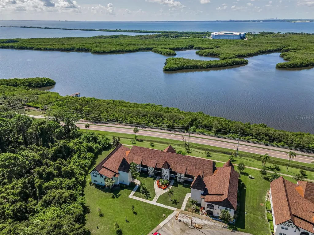 320 N Bayshore Boulevard Clearwater FL 33759