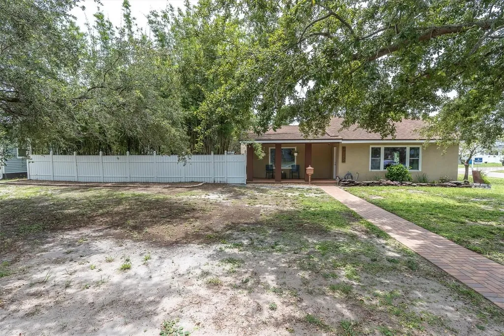 4062 9th Avenue N St Petersburg FL 33713
