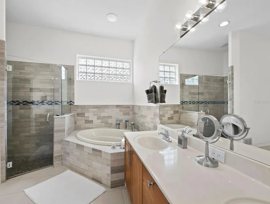 9492 Forest Hills Circle Sarasota FL 34238
