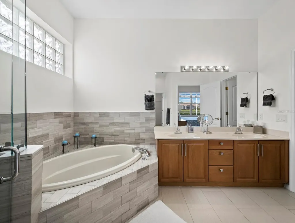 9492 Forest Hills Circle Sarasota FL 34238
