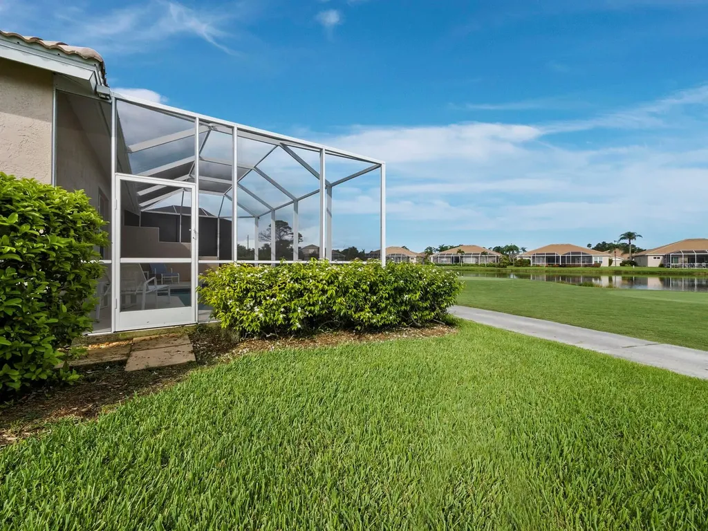 9492 Forest Hills Circle Sarasota FL 34238