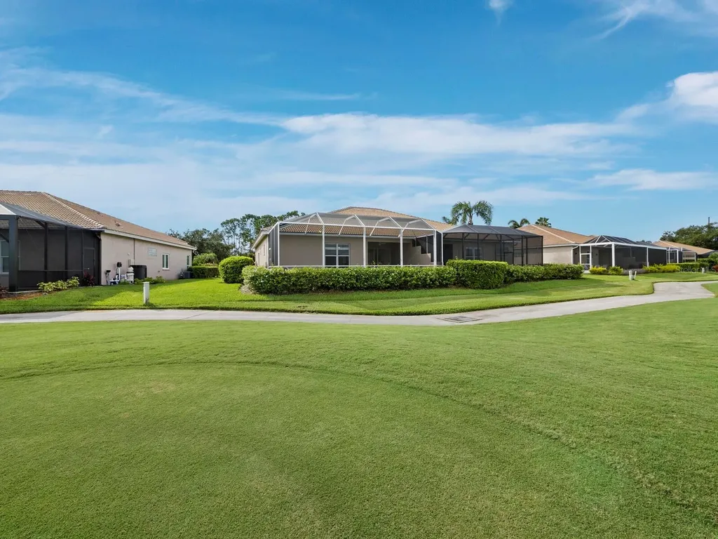 9492 Forest Hills Circle Sarasota FL 34238