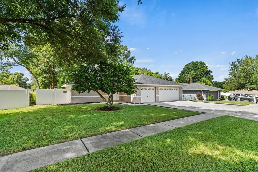 810 Ridge Avenue Wildwood FL 34785