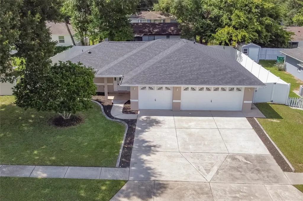 810 Ridge Avenue Wildwood FL 34785