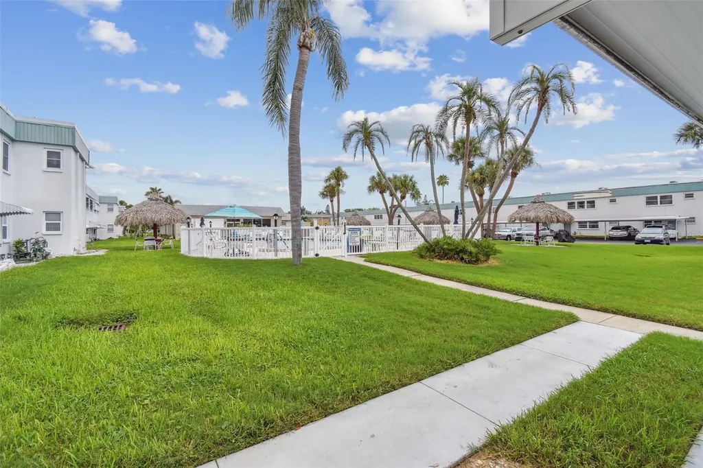 5286 81st Street N St Petersburg FL 33709