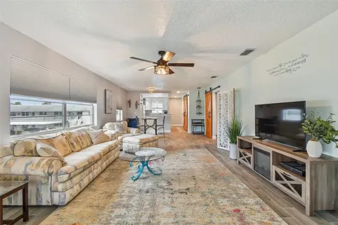 5286 81st Street N St Petersburg FL 33709