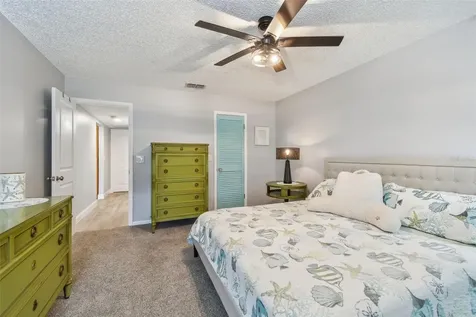 5286 81st Street N St Petersburg FL 33709