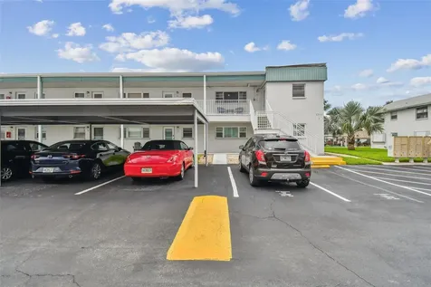 5286 81st Street N St Petersburg FL 33709