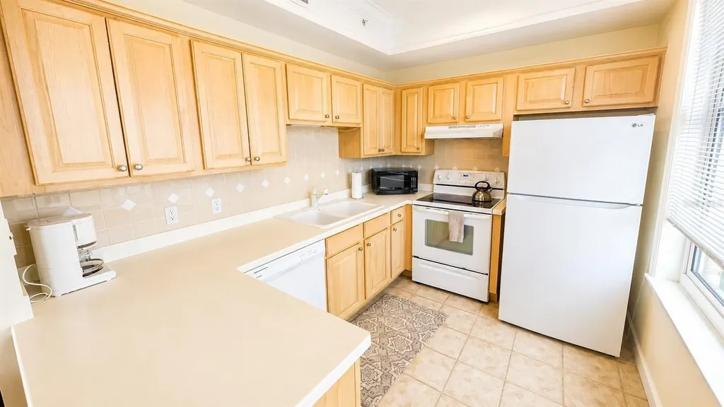 750 N Tamiami Trail Sarasota FL 34236