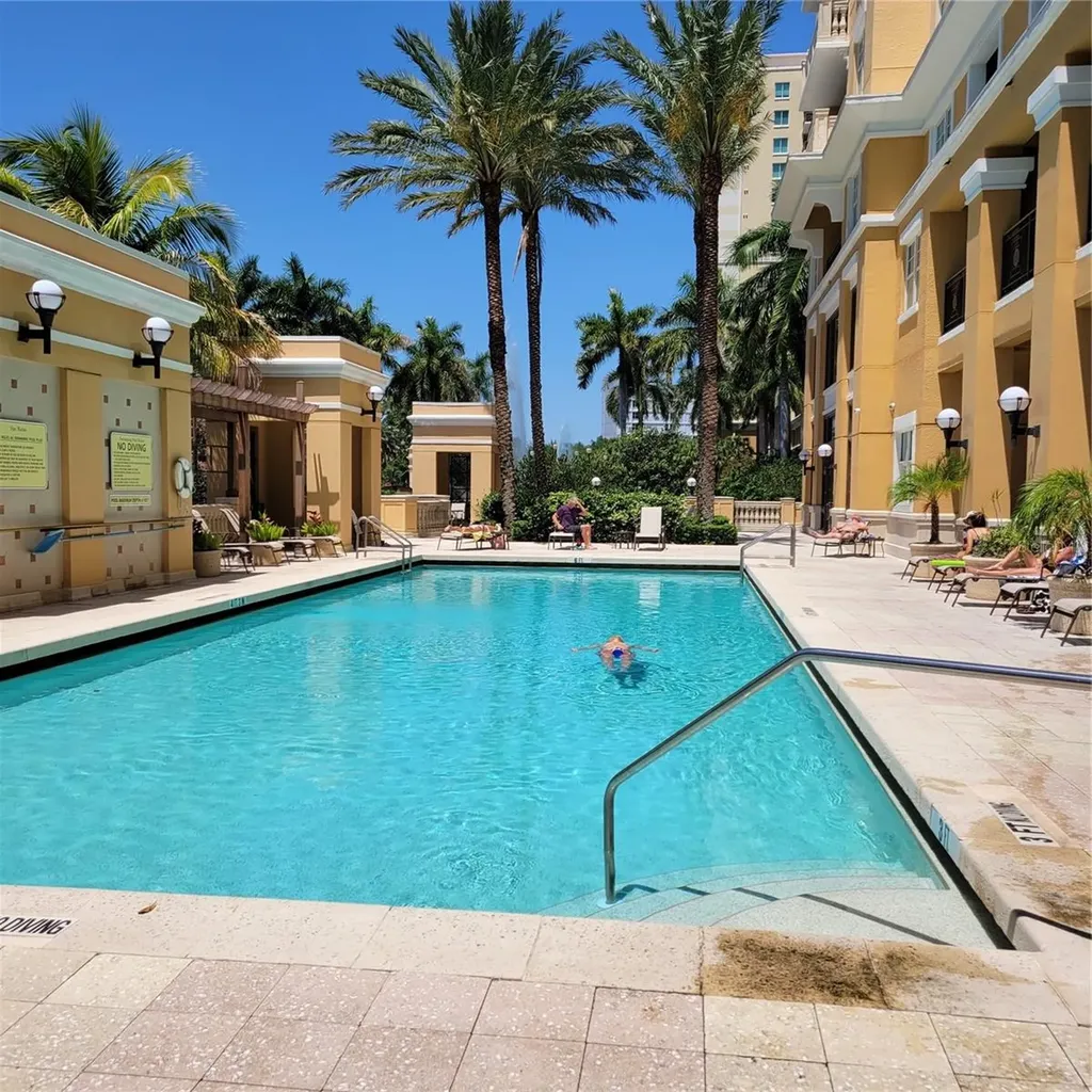 750 N Tamiami Trail Sarasota FL 34236