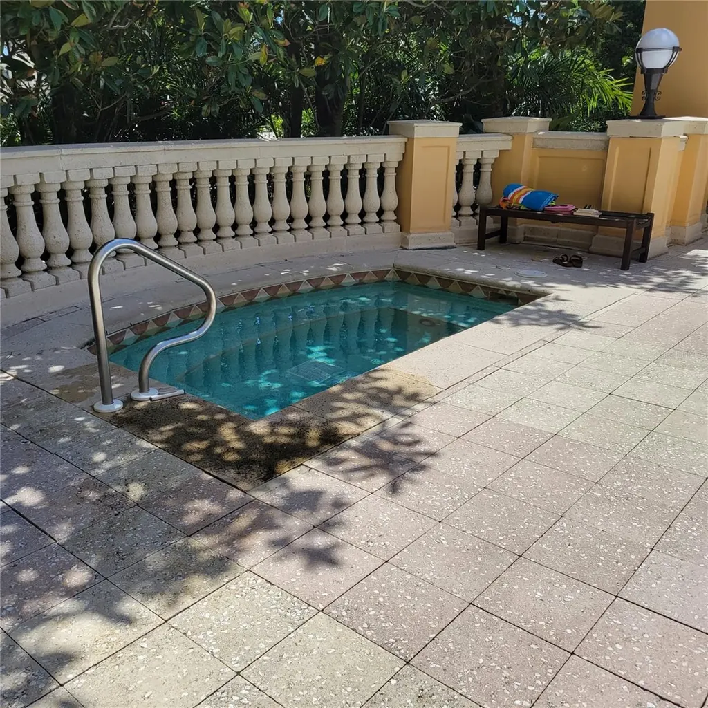 750 N Tamiami Trail Sarasota FL 34236