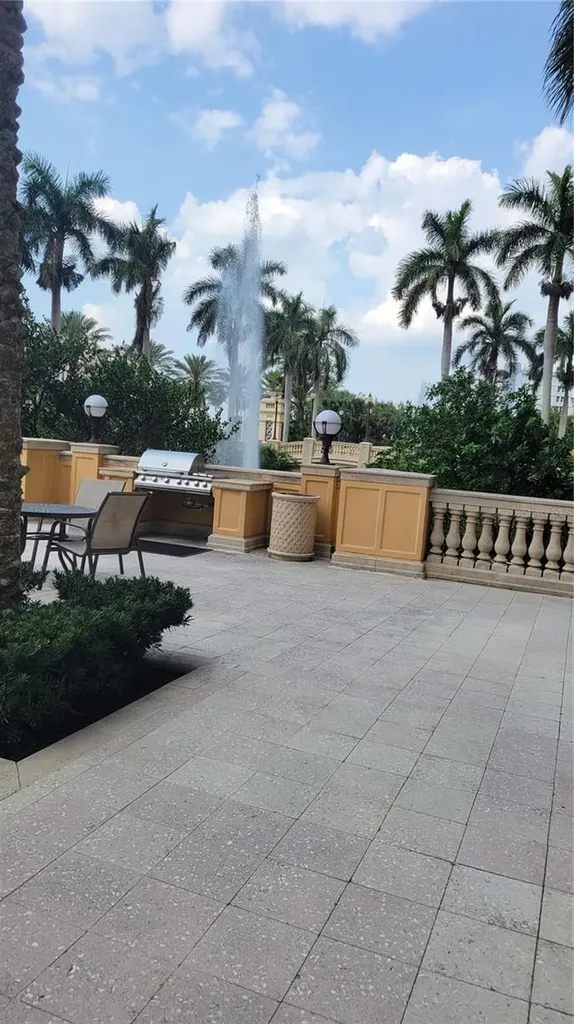 750 N Tamiami Trail Sarasota FL 34236
