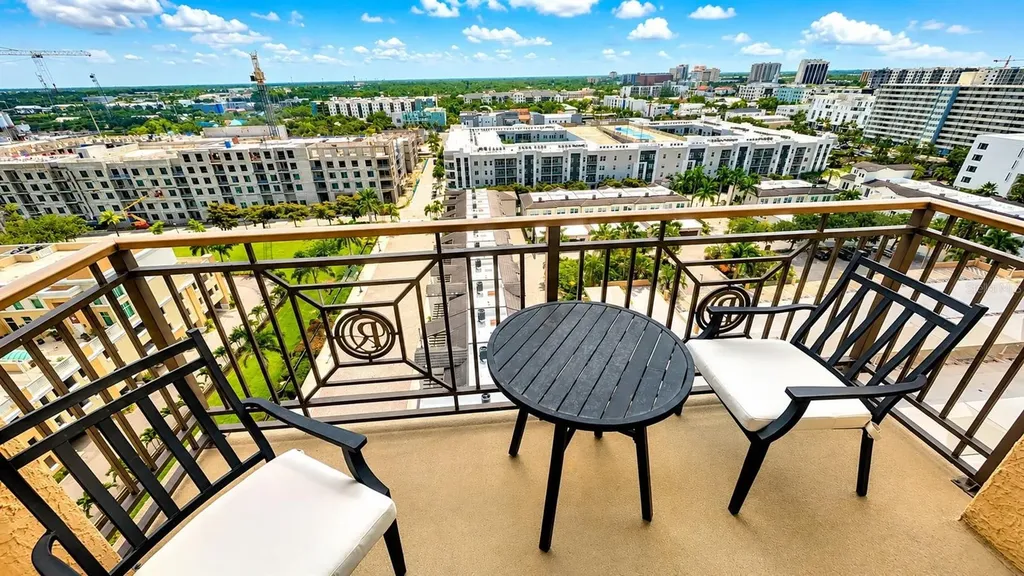 750 N Tamiami Trail Sarasota FL 34236