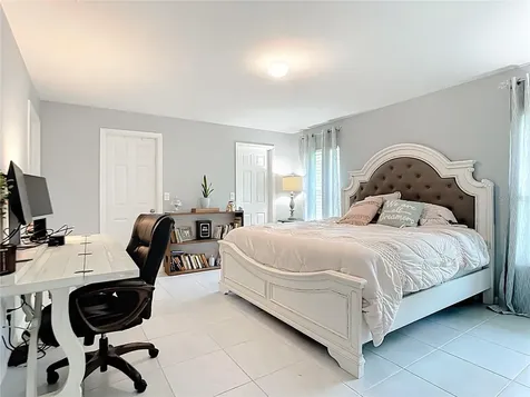 2713 Embassy Road North Port FL 34291