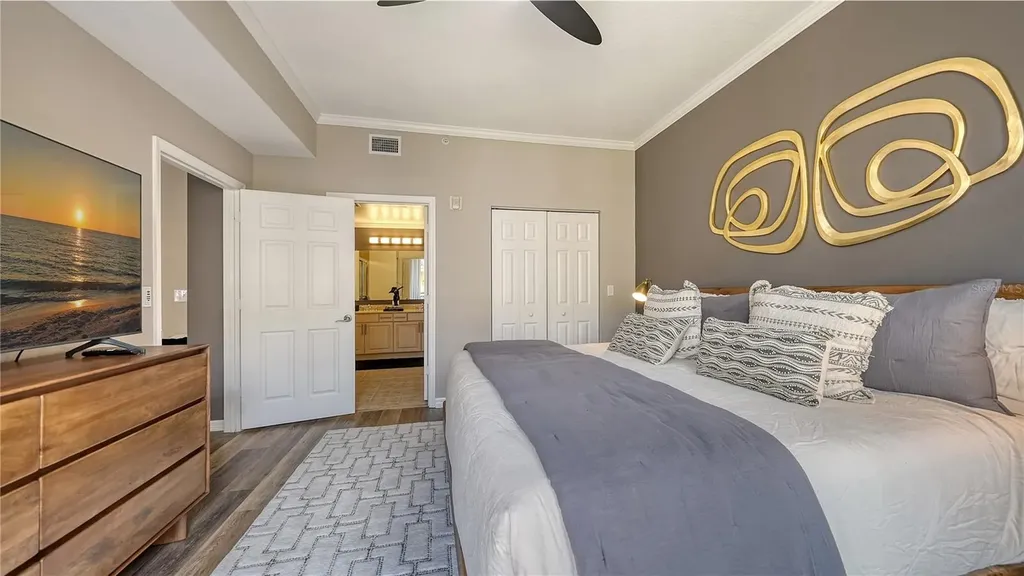 1064 N Tamiami Trail Sarasota FL 34236
