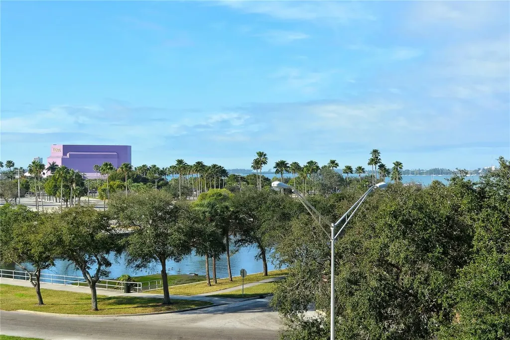 1064 N Tamiami Trail Sarasota FL 34236