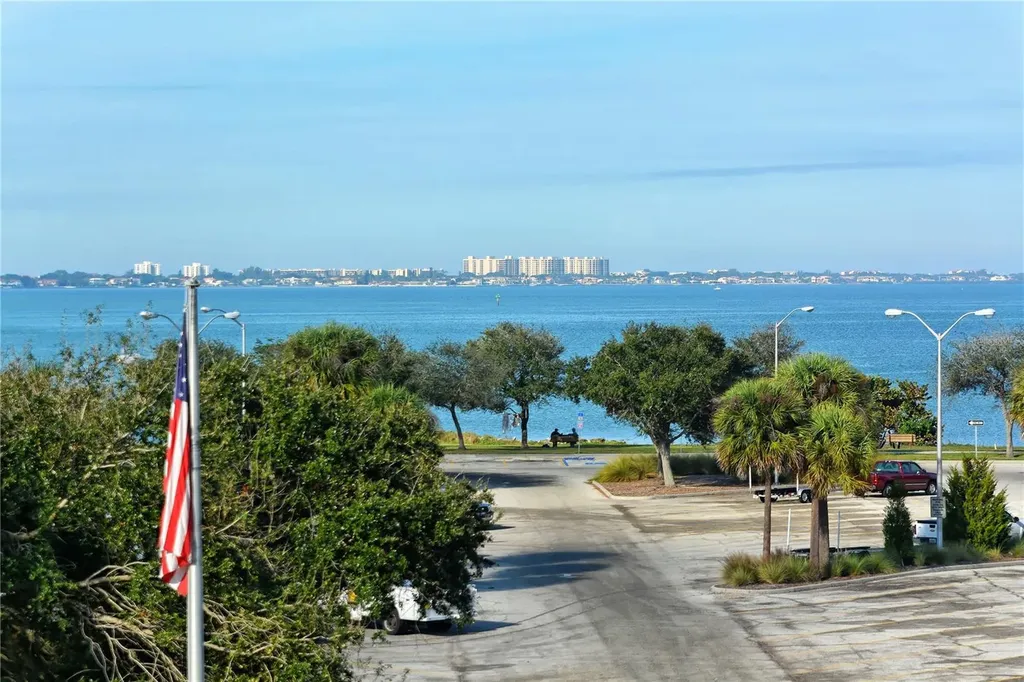 1064 N Tamiami Trail Sarasota FL 34236