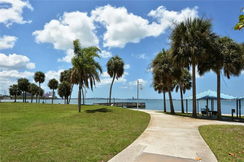 1064 N Tamiami Trail Sarasota FL 34236