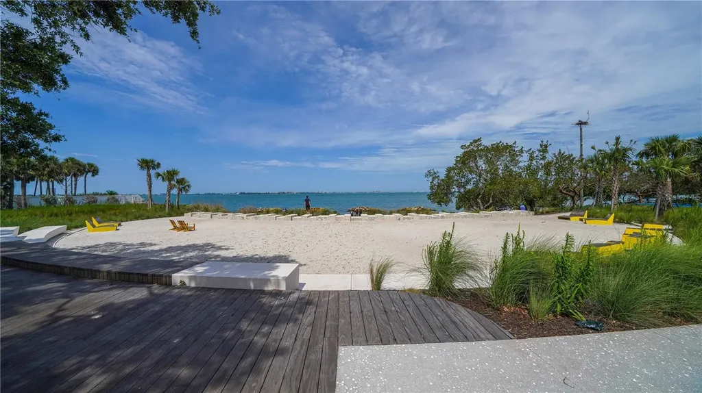 1064 N Tamiami Trail Sarasota FL 34236