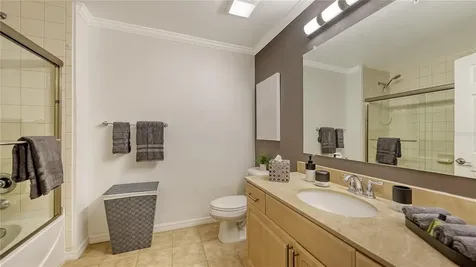 1064 N Tamiami Trail Sarasota FL 34236