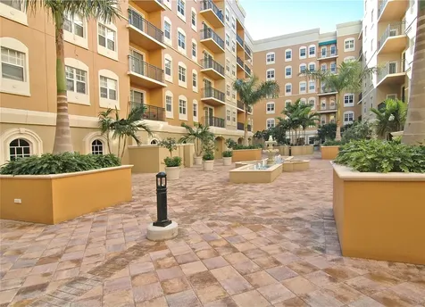 1064 N Tamiami Trail Sarasota FL 34236