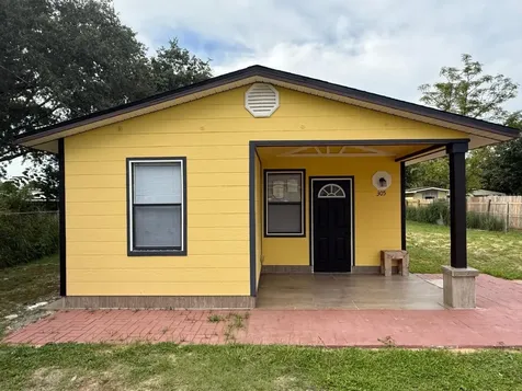 305 Armour Avenue Auburndale FL 33823