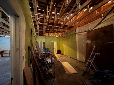 32 W 4th Street Apopka FL 32703