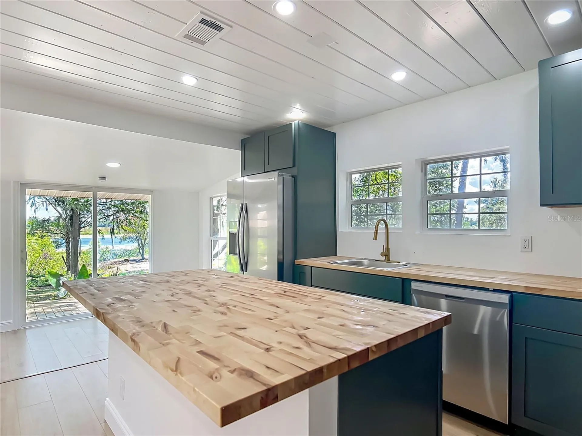 8781 S Lakeshore Drive Floral City FL 34436