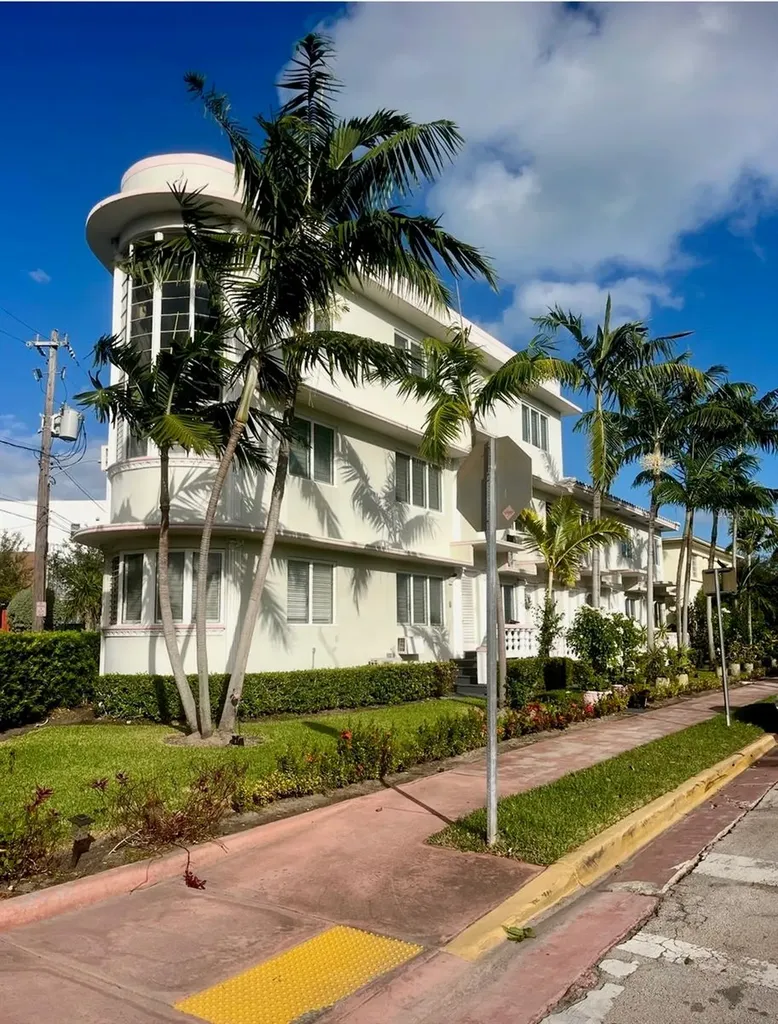 841 W 40th Street Miami Beach FL 33140