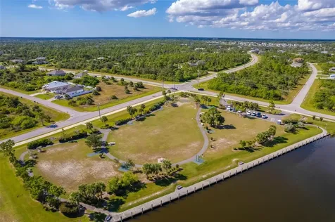 10098 Army Circle Port Charlotte FL 33981