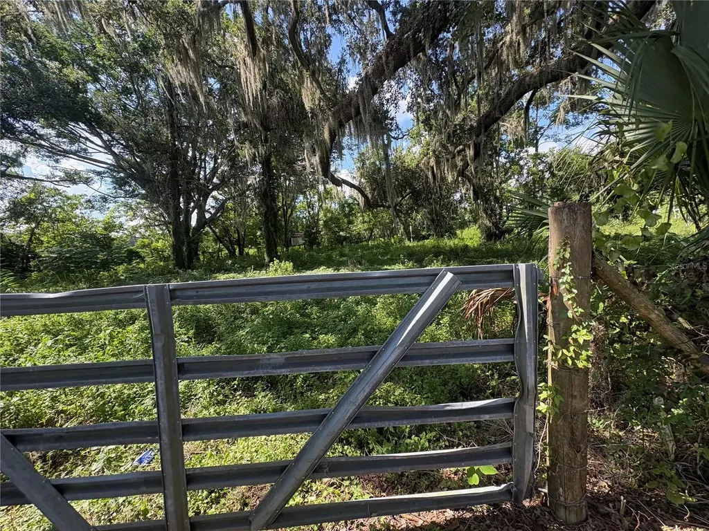 6177 Cr 625 Bushnell FL 33513