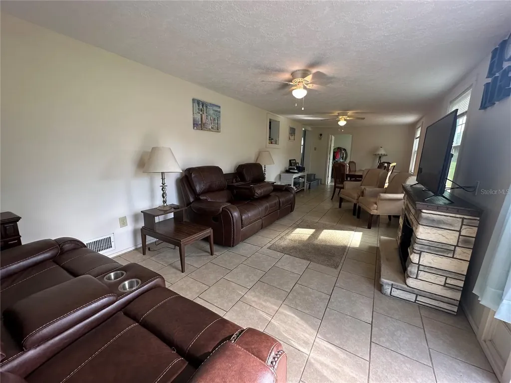 55045 6th Street Astor FL 32102