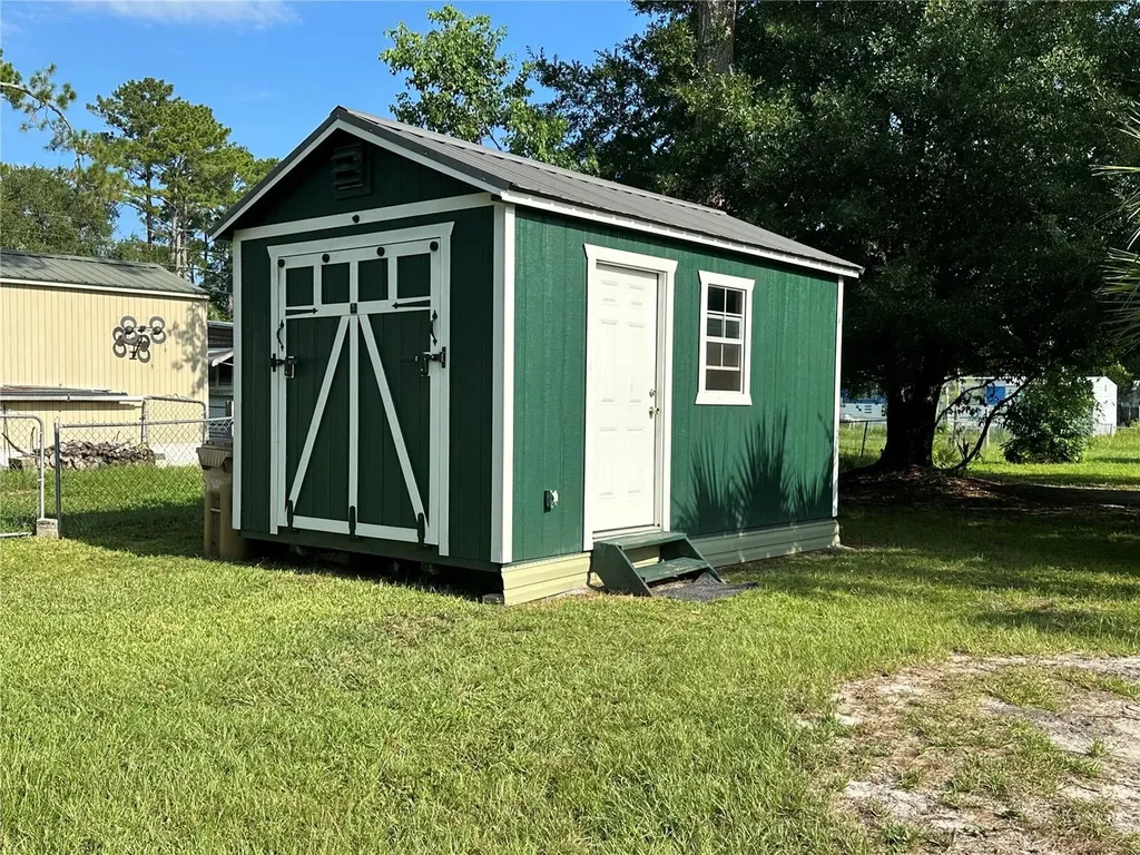 55045 6th Street Astor FL 32102