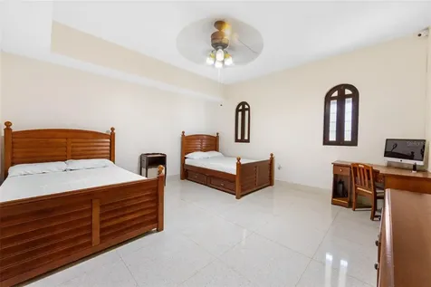 550 Waymouth, Miramar San Juan PR 00907