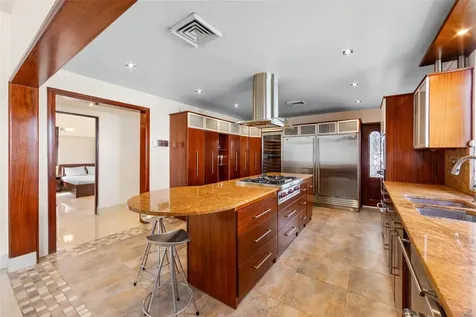 550 Waymouth, Miramar San Juan PR 00907