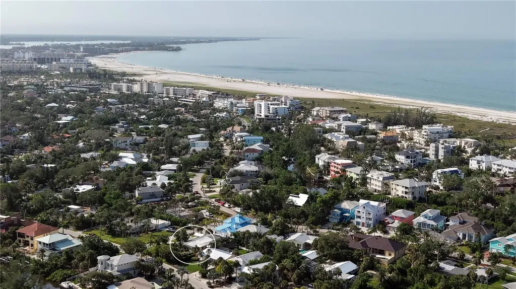 5302 Las Rosas Sarasota FL 34242