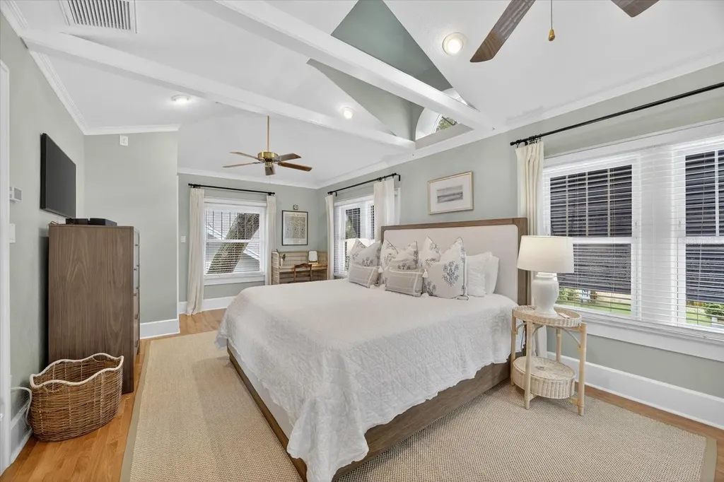221 13th Avenue NE St Petersburg FL 33701