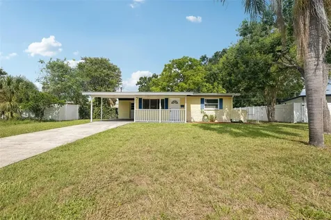 5502 Pine Circle NE St Petersburg FL 33703