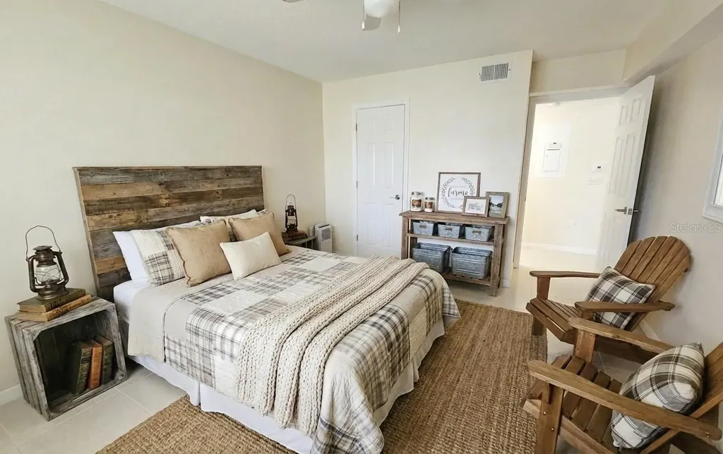 850 S Tamiami Trail Sarasota FL 34236