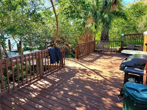 850 S Tamiami Trail Sarasota FL 34236