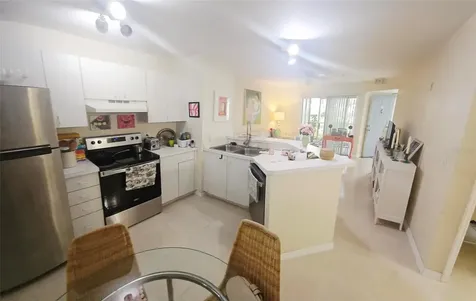 850 S Tamiami Trail Sarasota FL 34236