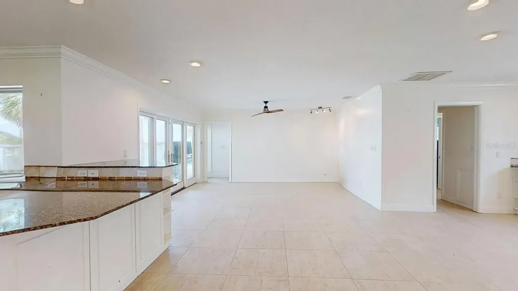 5960 Bahama Way N St Pete Beach FL 33706
