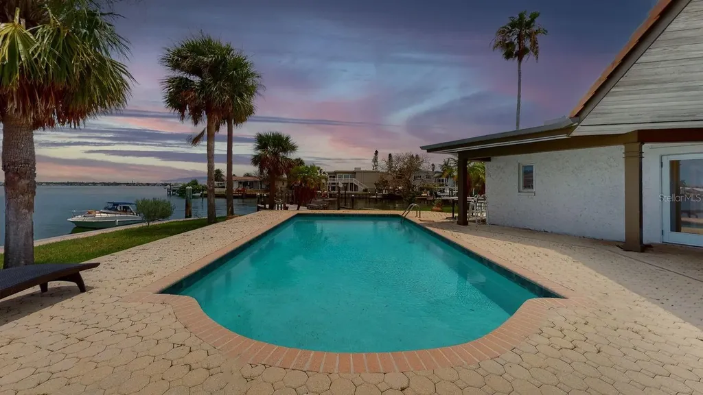 5960 Bahama Way N St Pete Beach FL 33706